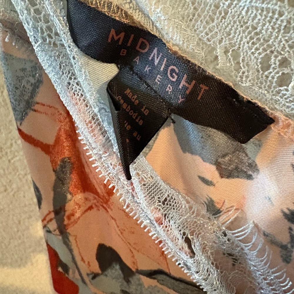 Like new Midnight Bakery floral chemise sz L - Picture 3 of 3